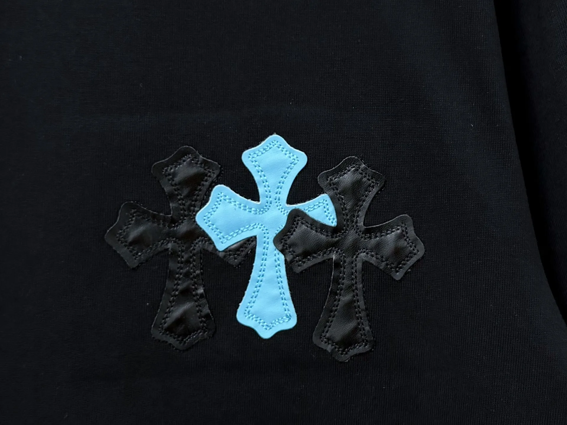 【Come Hearts 】 26ss ， ， 。 ， CH ， 。 ， ， Same Style Size：S—XL ：Black White
